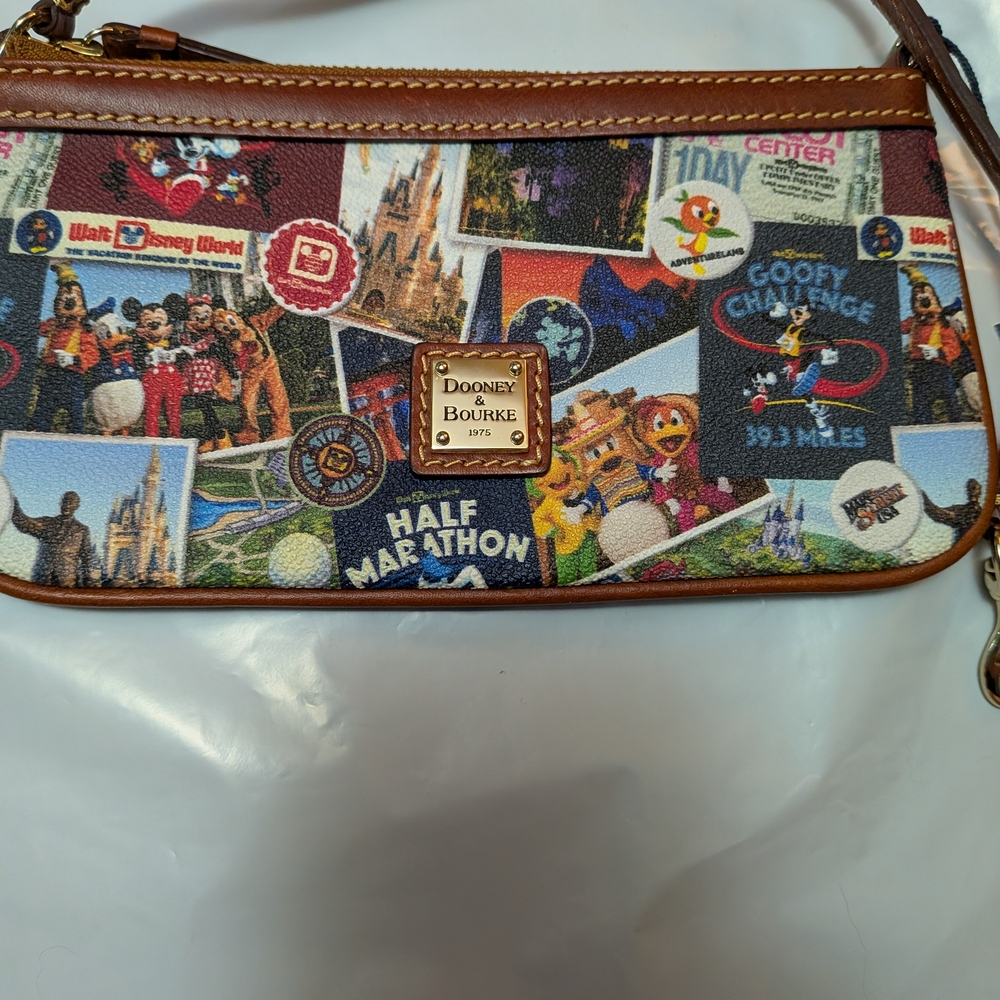 Dooney & Bourke RunDisney 2018 Walt Disney World Marathon Weekend wristlet 